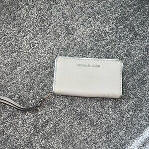 michael kors wristlet